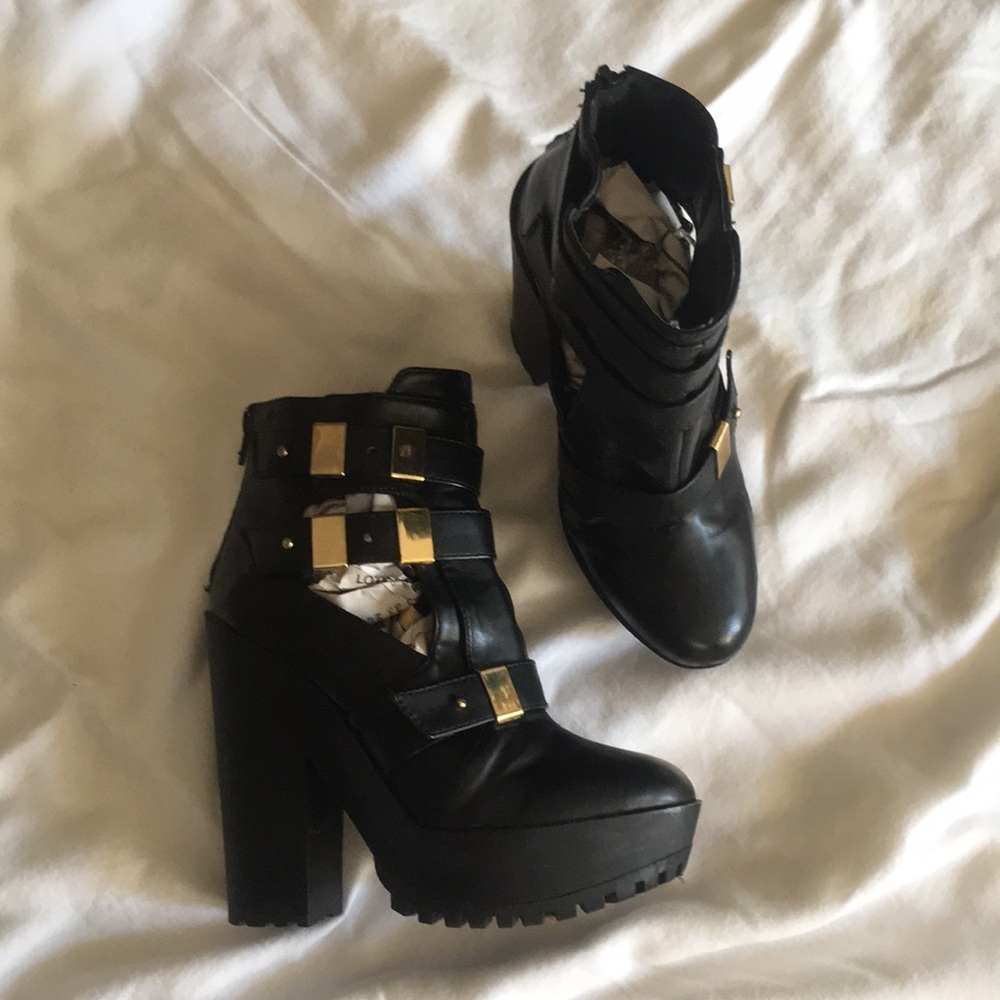 Eyelet booties